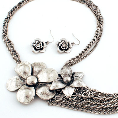 Wholesale multi chains aged silver Large small floral accents lengthy chains Sta