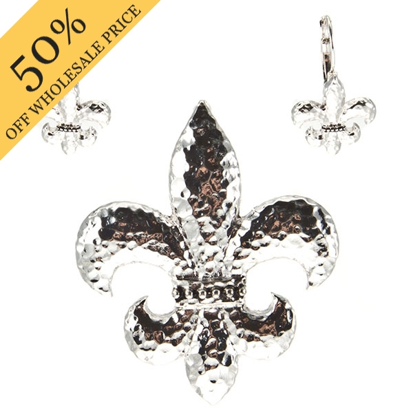 Wholesale pendant set hammered silver finish fleur di lis